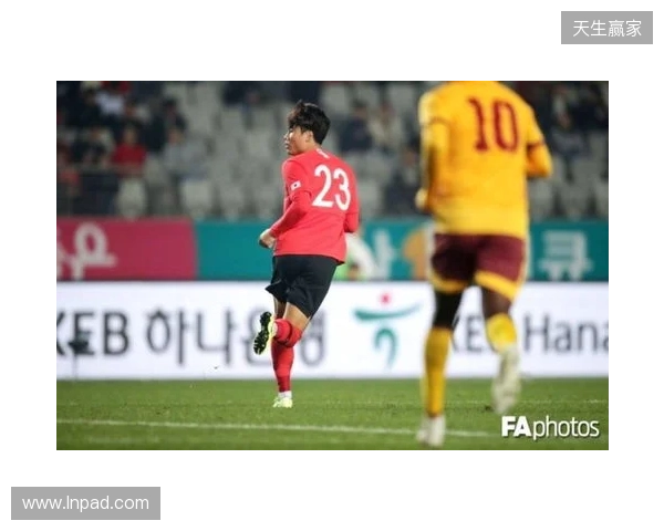 媒体人:U17国脚张伯霖接近加盟湖北星辉,玉昆也曾向球员报价 媒体人:U17国脚张伯霖接近加盟湖北星辉,玉昆也曾向球员报价